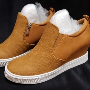 Wedge sneakers